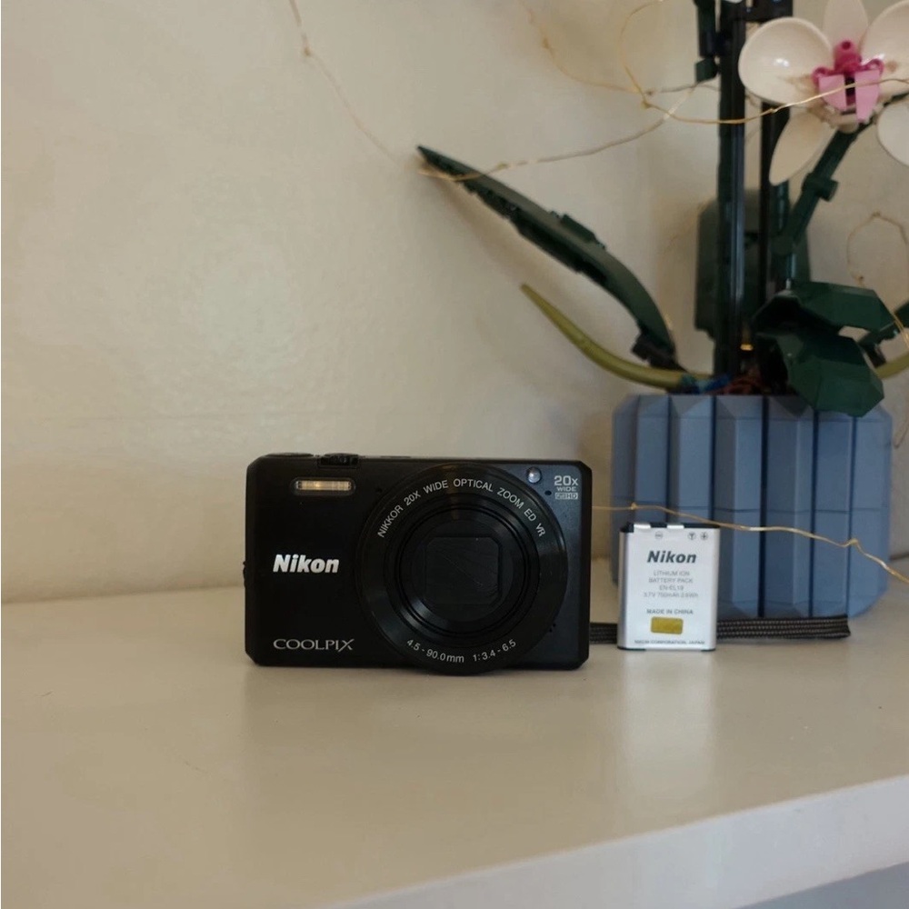 Nikon COOLPIX Black Compact Camera